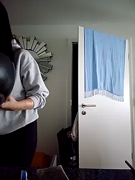 Liilii22 online show from February 2025 12:37:01 PM