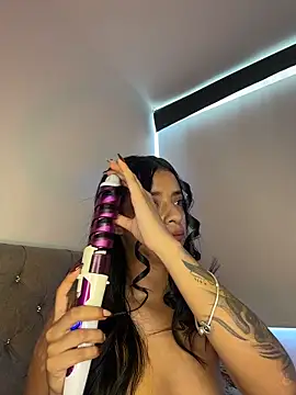 Laura fernandezII online show from December 2025 09:10:02 PM