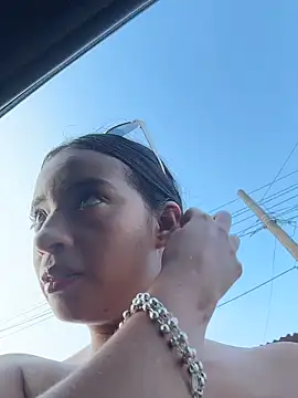 Laura fernandezII online show from March 2026 10:07:01 PM