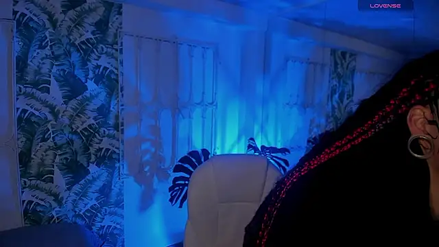 Snapshot of _sharlotte777 chatting on February 2026 01:18:02 PM sharlotte777 online show from February 2026 01:18:02 PM