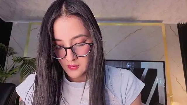 Snapshot of Princess_Violett chatting on May 2026 02:55:01 PM Princess Violett online show from May 2026 02:55:01 PM