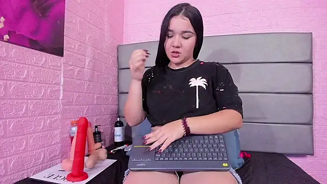 LYAA COLLINS  online show from February 2025 03:23:02 PM