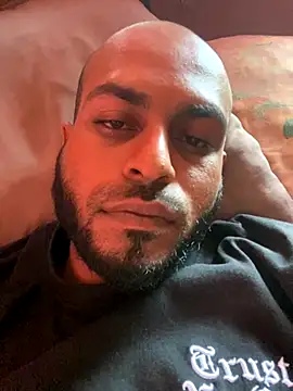 islandvybee55 online show from October 2025 03:35:01 PM