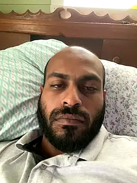 islandvybee55 online show from November 2025 03:49:01 PM