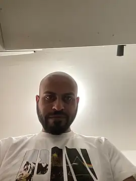 islandvybee55 online show from April 2026 04:12:02 PM