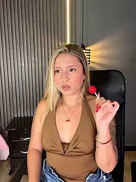 Snapshot of MiaPetit_ chatting on September 2025 12:00:02 AM MiaPetit  online show from September 2025 12:00:02 AM