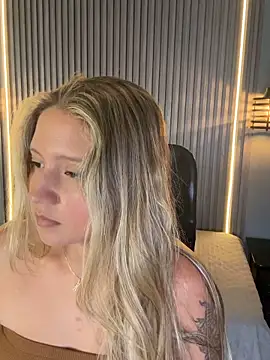 Snapshot of MiaPetit_ chatting on October 2025 09:13:02 PM MiaPetit  online show from October 2025 09:13:02 PM