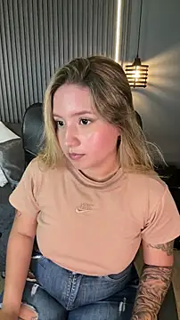 Snapshot of MiaPetit_ chatting on November 2025 06:21:01 PM MiaPetit  online show from November 2025 06:21:01 PM