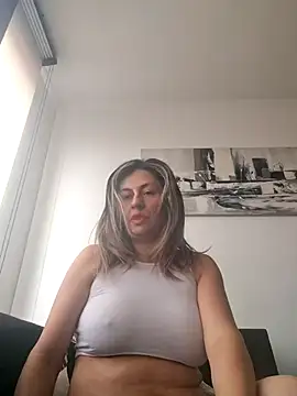 Latiinvenushot online show from February 2026 04:01:01 PM