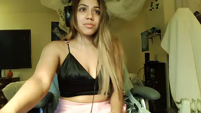 Snapshot of PolinaLoveX chatting on December 2024 02:14:01 AM PolinaLoveX online show from December 2024 02:14:01 AM