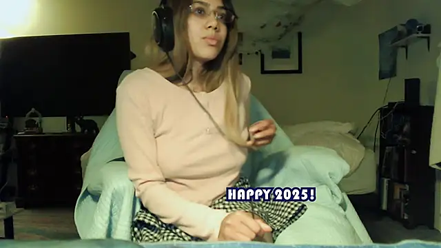 Snapshot of PolinaLoveX chatting on January 2025 06:37:01 AM PolinaLoveX online show from January 2025 06:37:01 AM