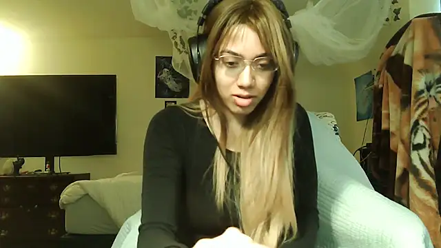 Snapshot of PolinaLoveX chatting on March 2025 11:31:01 PM PolinaLoveX online show from March 2025 11:31:01 PM