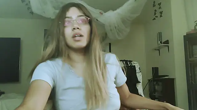 Snapshot of PolinaLoveX chatting on October 2025 03:40:01 AM PolinaLoveX online show from October 2025 03:40:01 AM