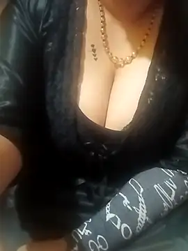 Snapshot of MONA_DARLING31 chatting on February 2025 04:31:01 AM MONA DARLING31 online show from February 2025 04:31:01 AM