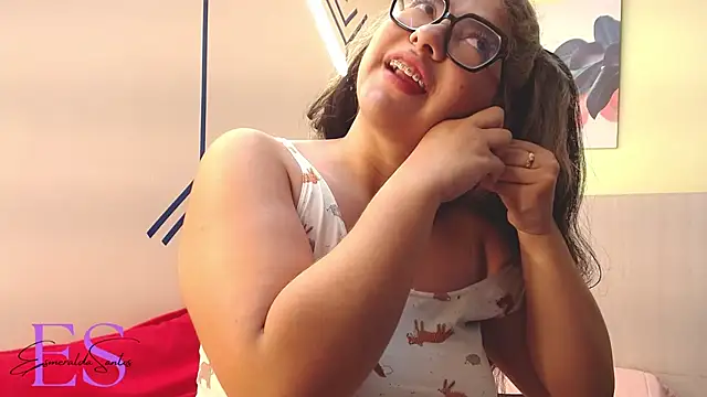 Snapshot of EsmeraldaSantoss chatting on February 2025 08:10:01 AM EsmeraldaSantoss online show from February 2025 08:10:01 AM