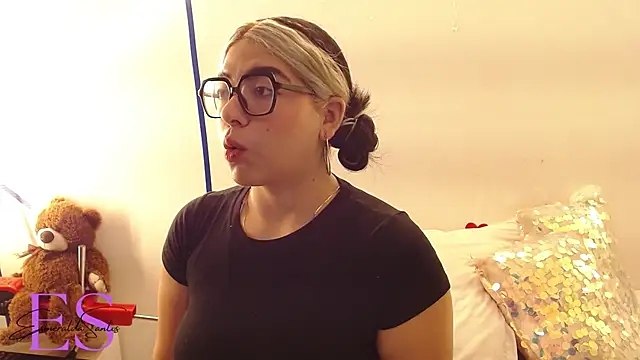 Snapshot of EsmeraldaSantoss chatting on February 2025 12:33:02 PM EsmeraldaSantoss online show from February 2025 12:33:02 PM