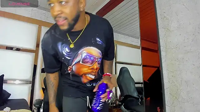 Drake Nassir4 online show from November 2025 02:38:01 PM