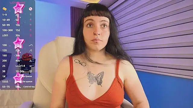 Lucy Smith2 online show from October 2025 07:49:02 PM