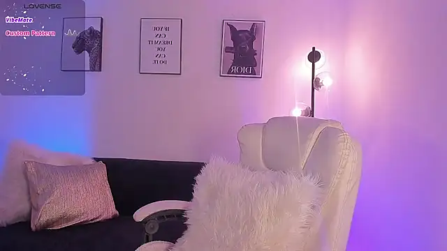 Snapshot of Emilyymilleer_ chatting on June 2026 05:06:01 PM Emilyymilleer online show from June 2026 05:06:01 PM