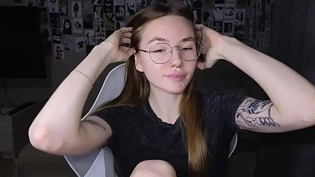 Snapshot of littlevildevil chatting on May 2026 08:10:02 AM littlevildevil online show from May 2026 08:10:02 AM
