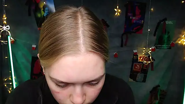 Snapshot of MademoiselleCl chatting on January 2026 07:02:01 AM MademoiselleCl online show from January 2026 07:02:01 AM