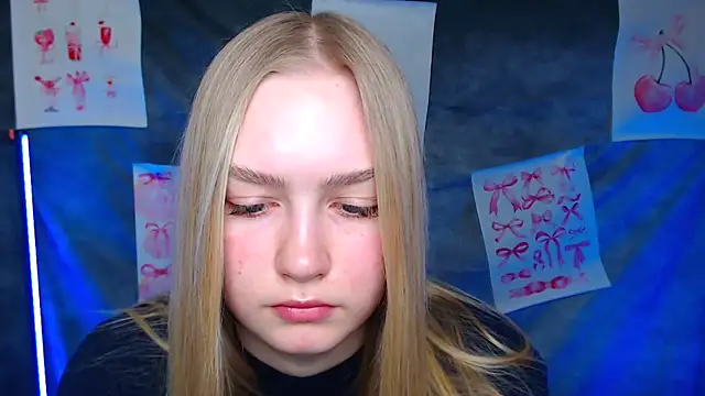 Snapshot of MademoiselleCl chatting on February 2026 07:05:01 AM MademoiselleCl online show from February 2026 07:05:01 AM