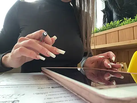 JulieErmesx online show from December 2024 04:34:02 AM