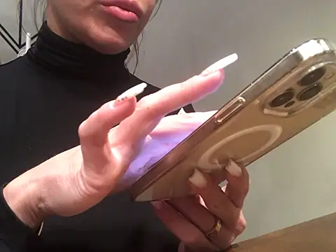 JulieErmesx online show from December 2024 02:33:02 AM