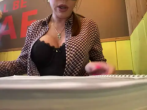 JulieErmesx online show from January 2025 05:12:02 AM