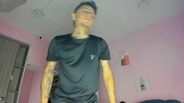 Ian Castillo  online show from November 2025 11:11:02 AM