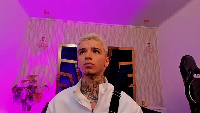 Ian Castillo  online show from February 2026 05:12:02 AM