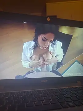 wolfwhite95 online show from February 2026 01:11:02 AM