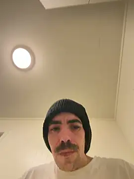 wolfwhite95 online show from February 2026 06:25:02 AM