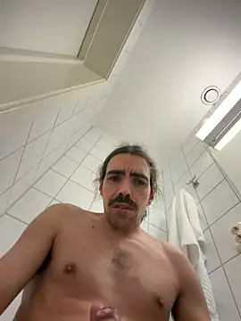 wolfwhite95 online show from April 2026 11:11:02 PM