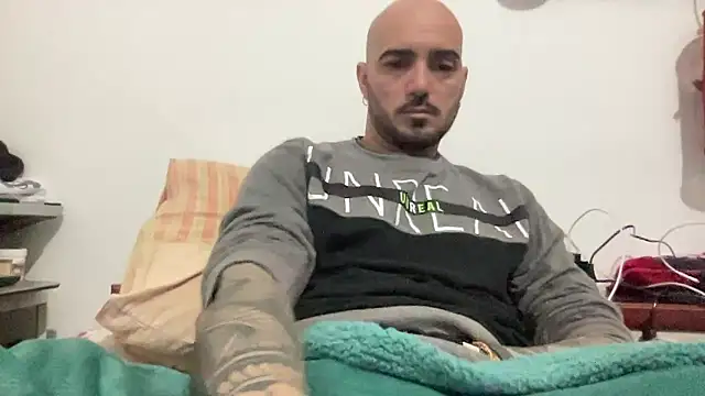 alessandromori91 online show from January 2026 08:34:01 PM