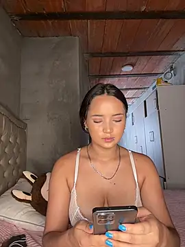 MollySanders    online show from February 2026 06:25:01 PM