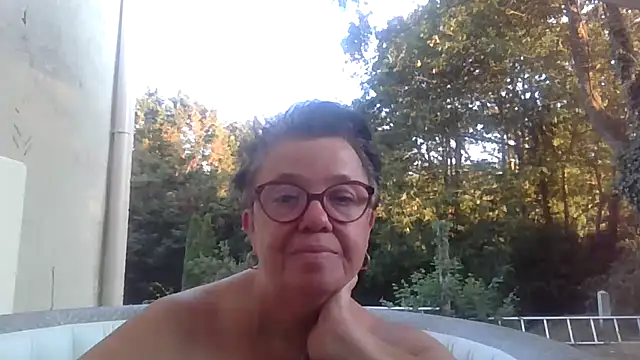 Snapshot of Vandeae44 chatting on July 2026 07:29:01 PM Vandeae44 online show from July 2026 07:29:01 PM