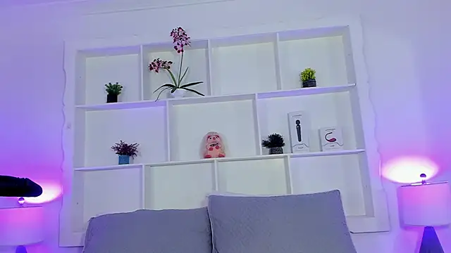 Jenifer Diaz online show from February 2026 01:07:01 PM