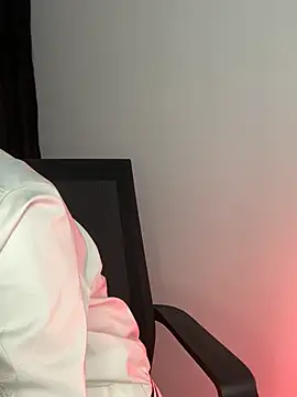 Snapshot of Isa_bel chatting on February 2025 04:03:02 AM Isa bel online show from February 2025 04:03:02 AM