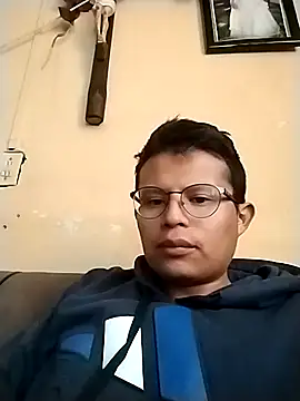 Snapshot of BoyHot11 chatting on January 2026 06:33:01 PM BoyHot11 online show from January 2026 06:33:01 PM