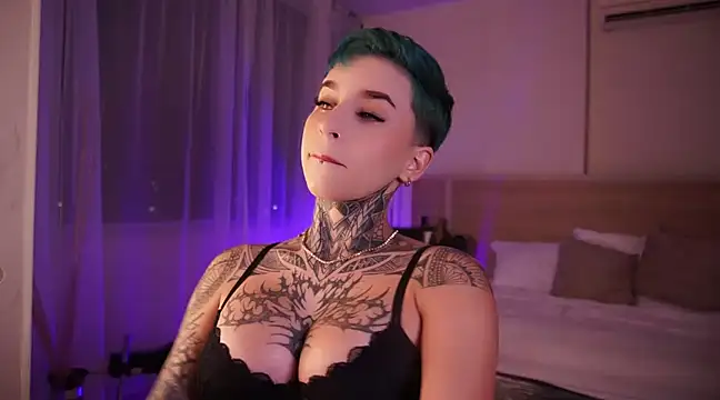 Snapshot of AliceShazaham_ chatting on December 2024 05:42:01 AM AliceShazaham  online show from December 2024 05:42:01 AM