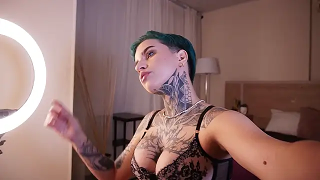 Snapshot of AliceShazaham_ chatting on February 2025 06:14:01 AM AliceShazaham  online show from February 2025 06:14:01 AM