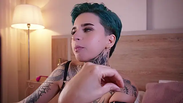 Snapshot of AliceShazaham_ chatting on February 2025 09:16:01 AM AliceShazaham  online show from February 2025 09:16:01 AM