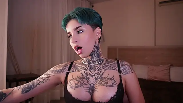 Snapshot of AliceShazaham_ chatting on February 2025 05:40:01 AM AliceShazaham  online show from February 2025 05:40:01 AM