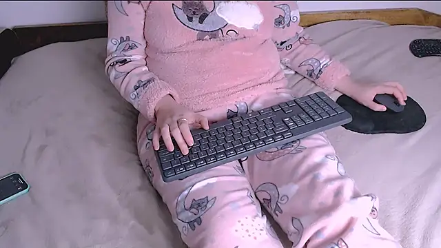 ChubbyMaia online show from November 2025 06:24:01 AM