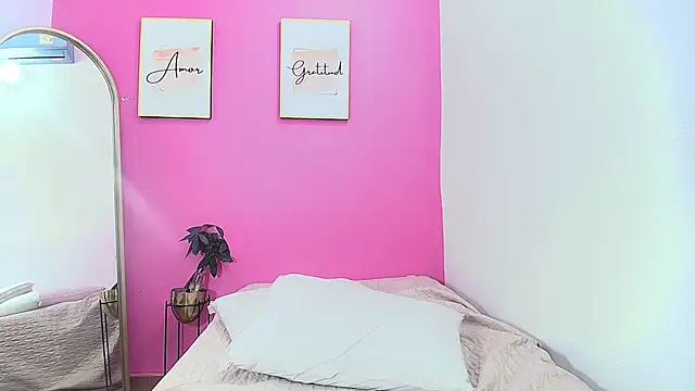 Snapshot of littleebonymommy chatting on March 2025 02:14:02 AM littleebonymommy online show from March 2025 02:14:02 AM