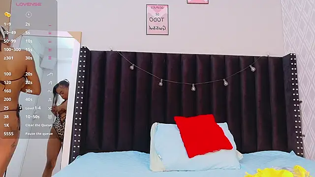 Snapshot of littleebonymommy chatting on September 2025 08:23:01 PM littleebonymommy online show from September 2025 08:23:01 PM