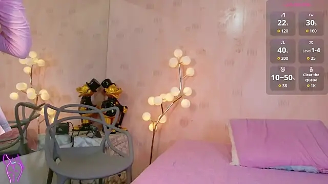 Snapshot of littleebonymommy chatting on April 2026 07:49:01 PM littleebonymommy online show from April 2026 07:49:01 PM