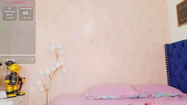 Snapshot of littleebonymommy chatting on May 2026 07:10:01 PM littleebonymommy online show from May 2026 07:10:01 PM