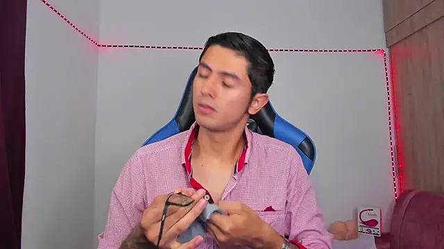 Snapshot of Ethan_Sai___ chatting on December 2024 01:14:01 AM Ethan Sai online show from December 2024 01:14:01 AM